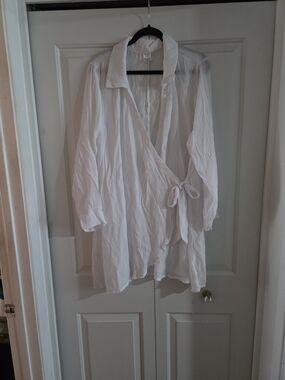 Time and Tru White Wrap-Front Tunic with Side Tie